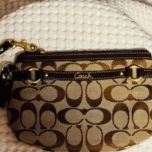 Coach medium wristlet brown logo jacquard zippered closure gold hardware